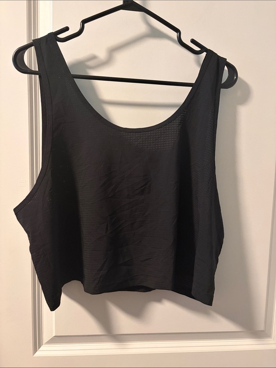 ALO Yoga Tops - ALO Yoga Black Scoop Crop Tank